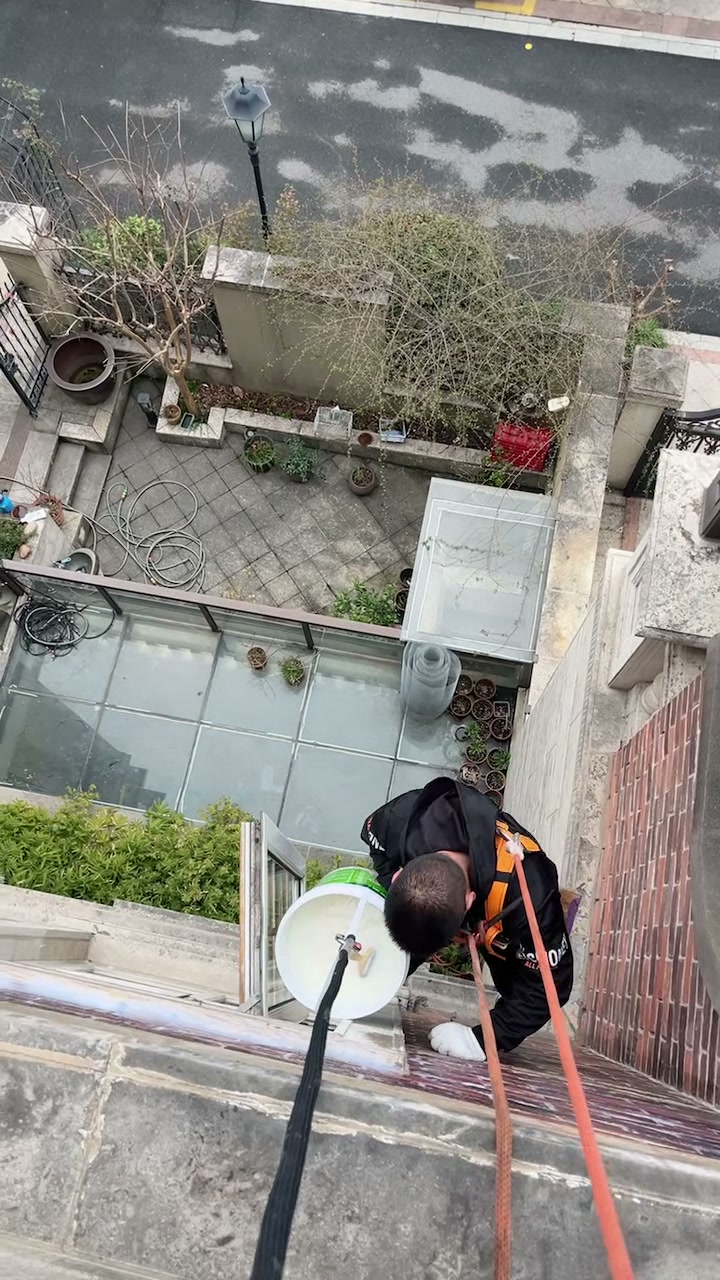 施工后：外墙修复完成，淋水试验2小时验收合格